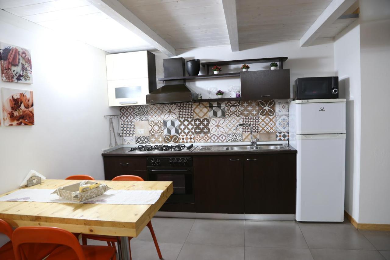 Appartamenti Laura Wi-Fi Curti Bagian luar foto